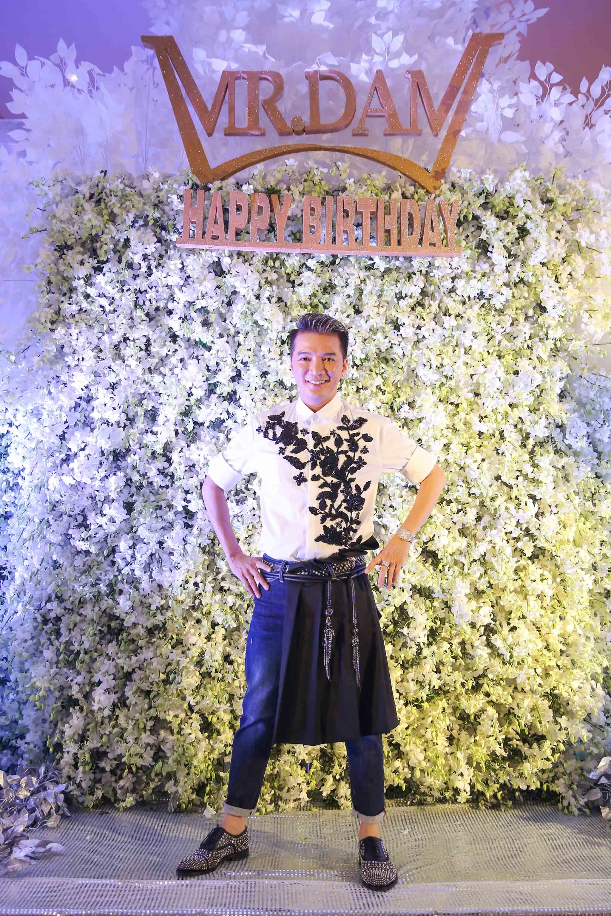 Sinh nhật lần thứ 45 của Đàm Vĩnh Hưng ảnh 18 Sinh nhat lan thu 45 cua Dam Vinh Hung anh 18