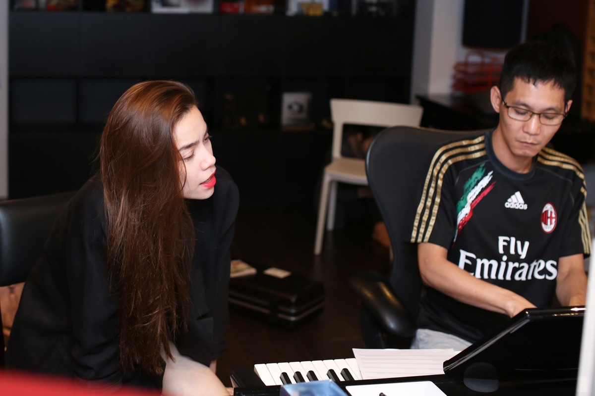 Hồ Ngọc Hà tập nhạc đến nửa đêm ảnh 3 Ho Ngoc Ha tap nhac den nua dem anh 3