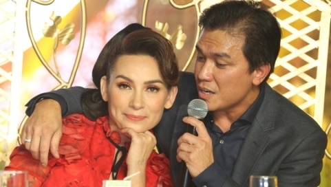 Phi Nhung quan quyt Manh Quynh trong hop bao hinh anh