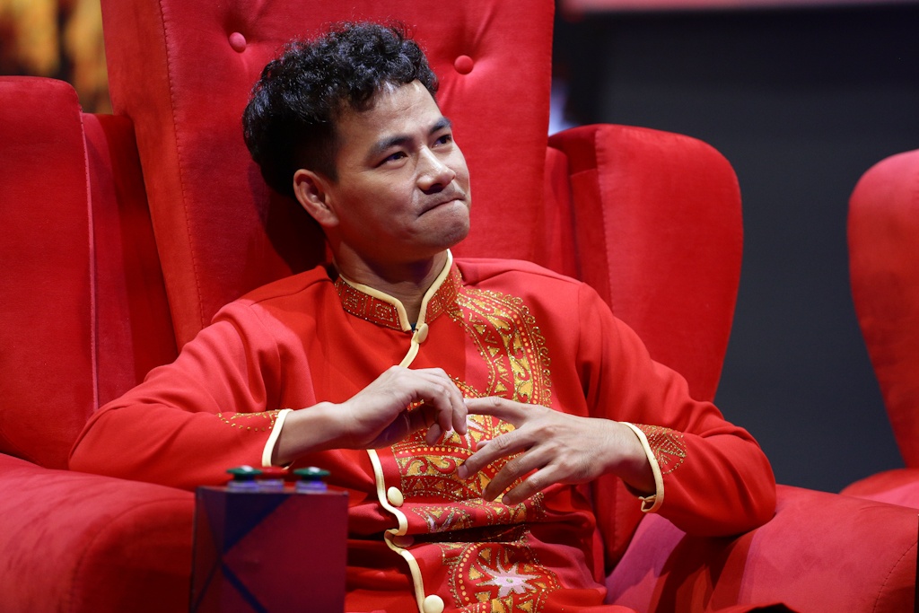 Hoai Linh deo vang day nguoi anh 6