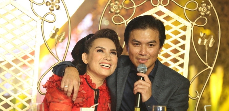 Manh Quynh: 'Toi van om Phi Nhung truoc mat ba xa' hinh anh