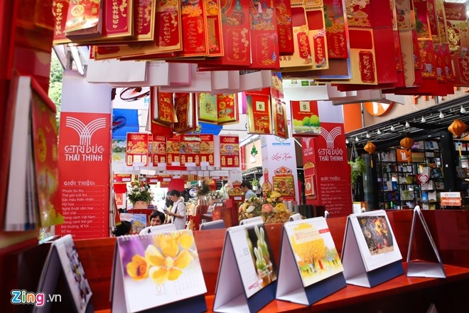 Be mac trien lam lich xuan anh 2