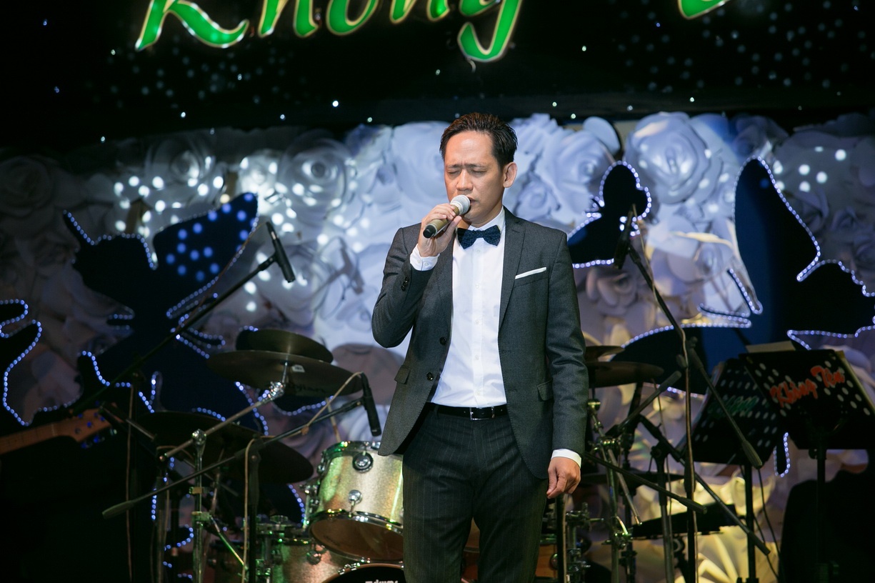 Quach Tuan Du cham soc nguoi yeu o su kien anh 8