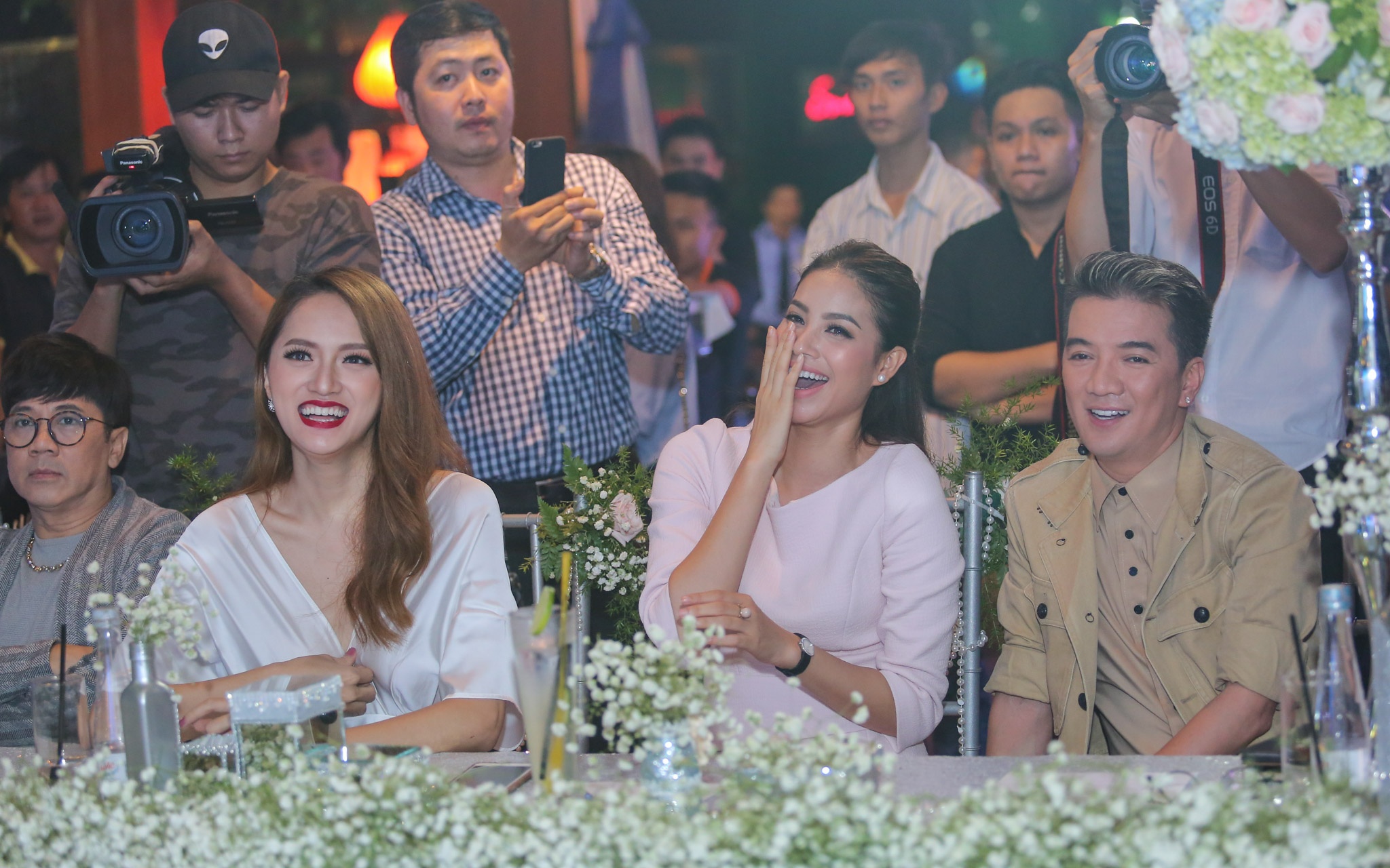 Phạm Hương đưa mẹ đi sự kiện ảnh 7 Pham Huong dua me di su kien anh 7