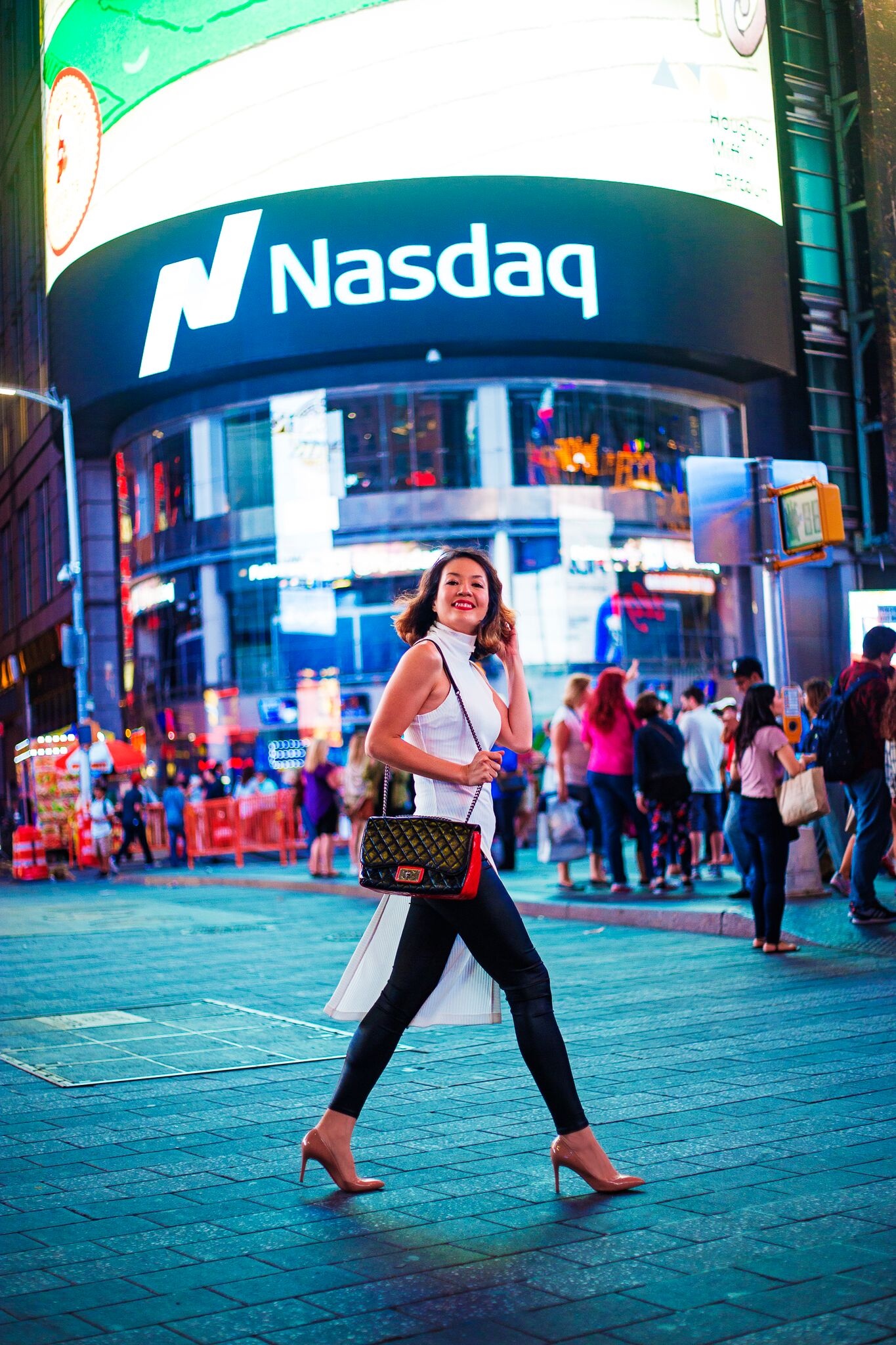 Chung Vu Thanh Uyen nang dong o My anh 7