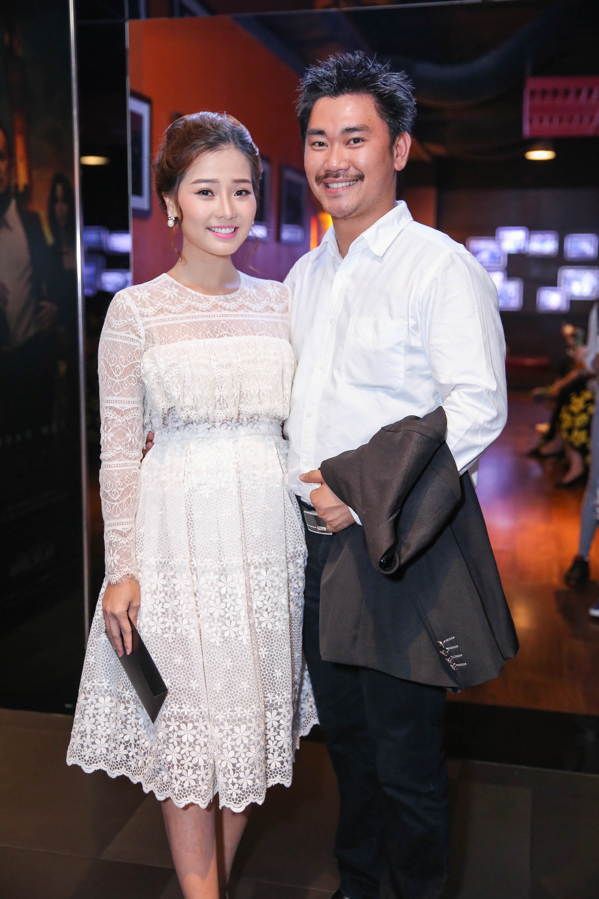 Milan Pham mot minh di xem phim anh 4