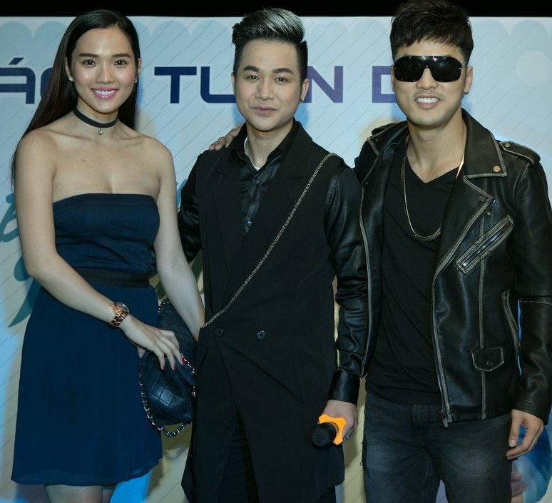 Quach Tuan Du hon nguoi yeu o tiec sinh nhat anh 9