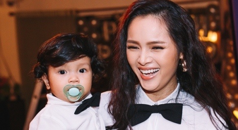 Dien vien Diem Chau to chuc tiec thoi noi cho con trai hinh anh