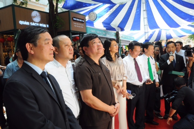 Khanh thanh ngon hai dang tai duong sach anh 2