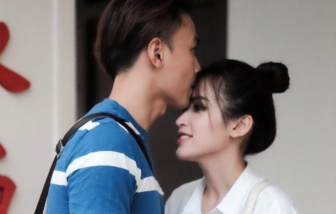 Tu Vi - Van Anh tinh cam khi di du lich hinh anh