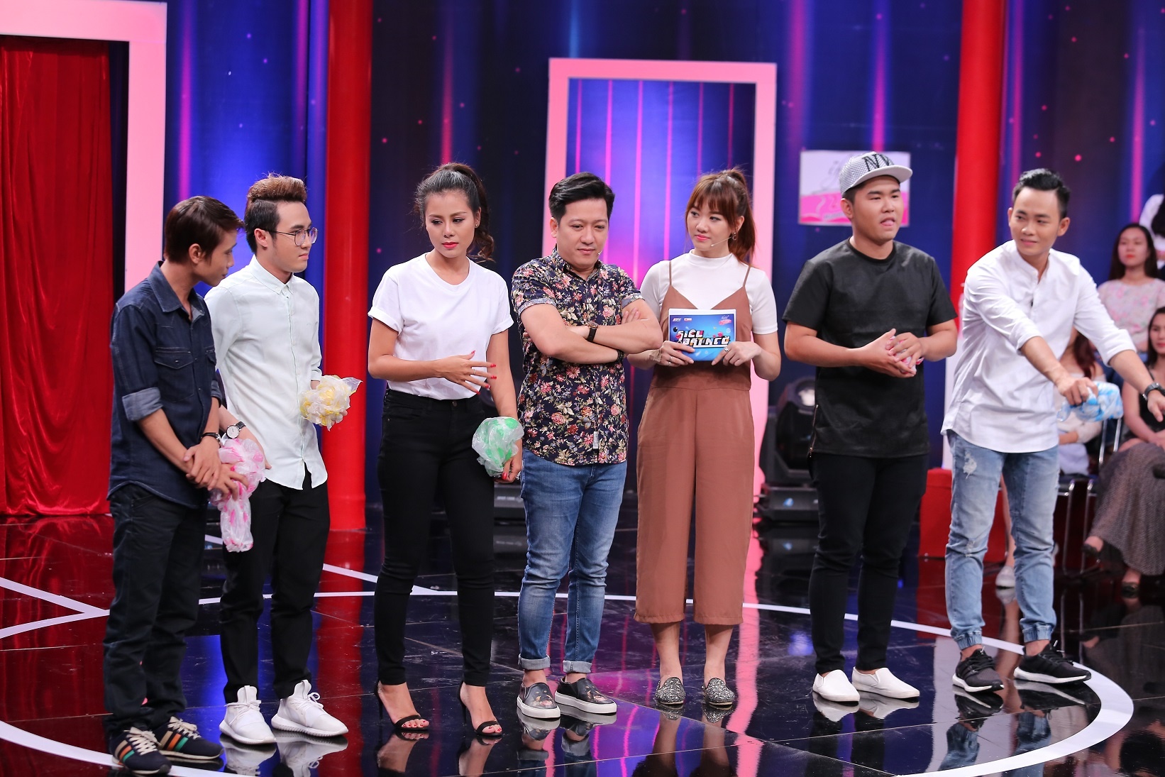 Chi Tai song ca Anh cu di di voi Hari Won anh 1