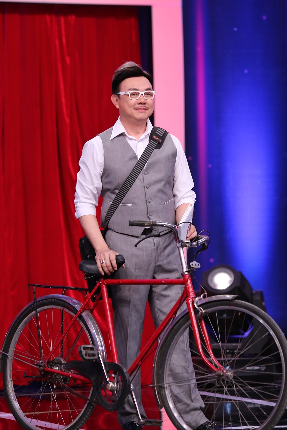 Chi Tai song ca Anh cu di di voi Hari Won anh 2