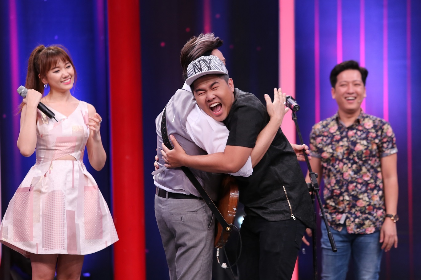 Chi Tai song ca Anh cu di di voi Hari Won anh 6