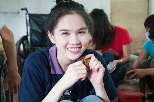 Ngoc Trinh, Truong Giang gop gan 400 trieu ung ho mien Trung hinh anh