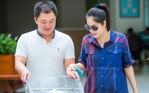 Duong Cam Lynh tuoi tan xuat vien sau sinh hinh anh