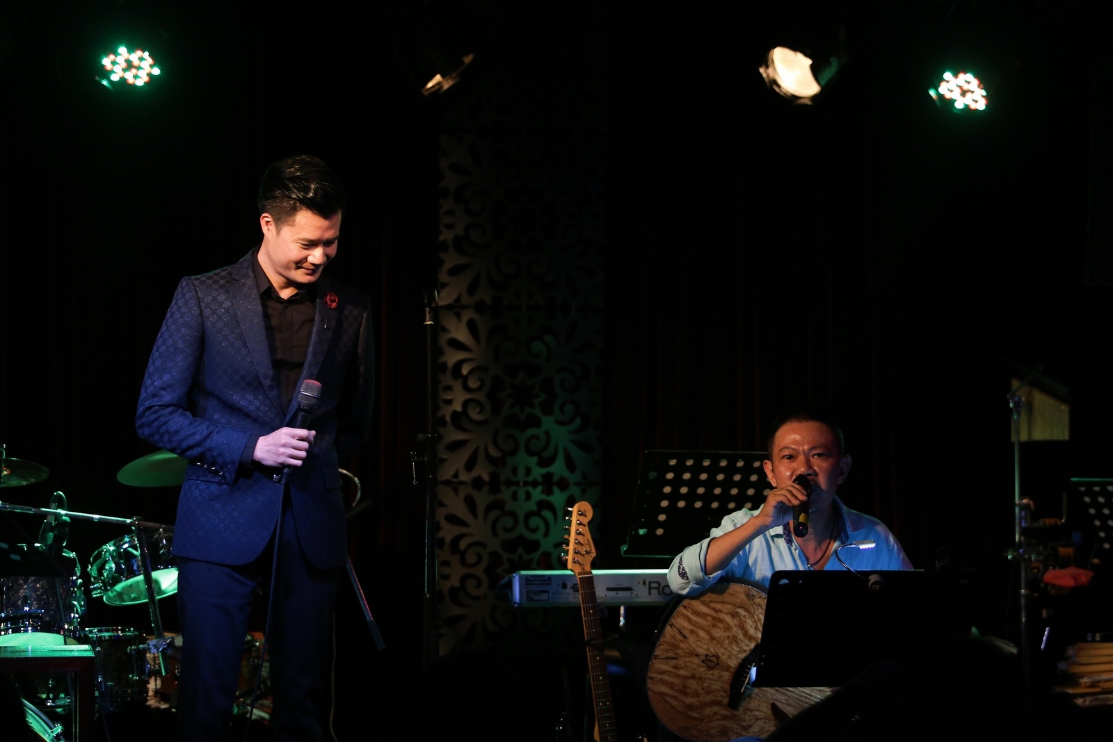Quang Dung trong dem nhac Quoc Bao anh 1