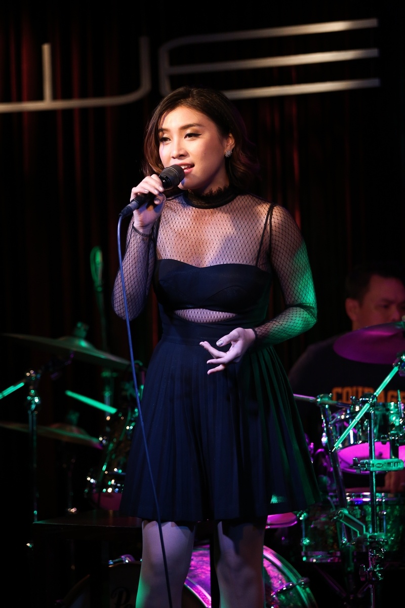 Quang Dung trong dem nhac Quoc Bao anh 4