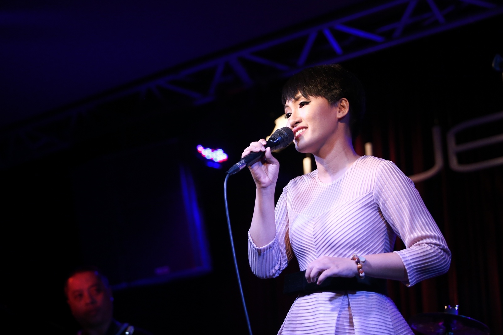 Quang Dung trong dem nhac Quoc Bao anh 6