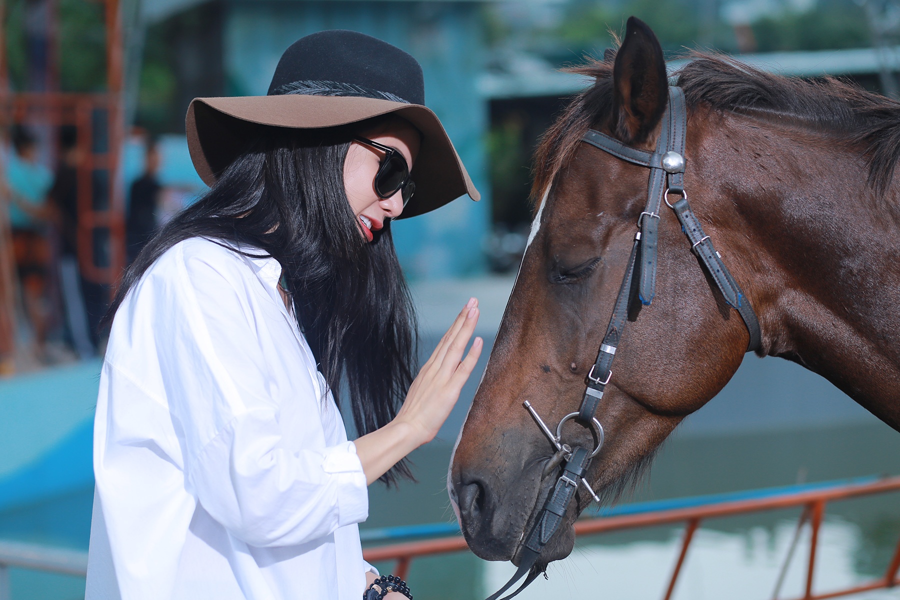 Diep Lam Anh cham soc ban dien anh 5