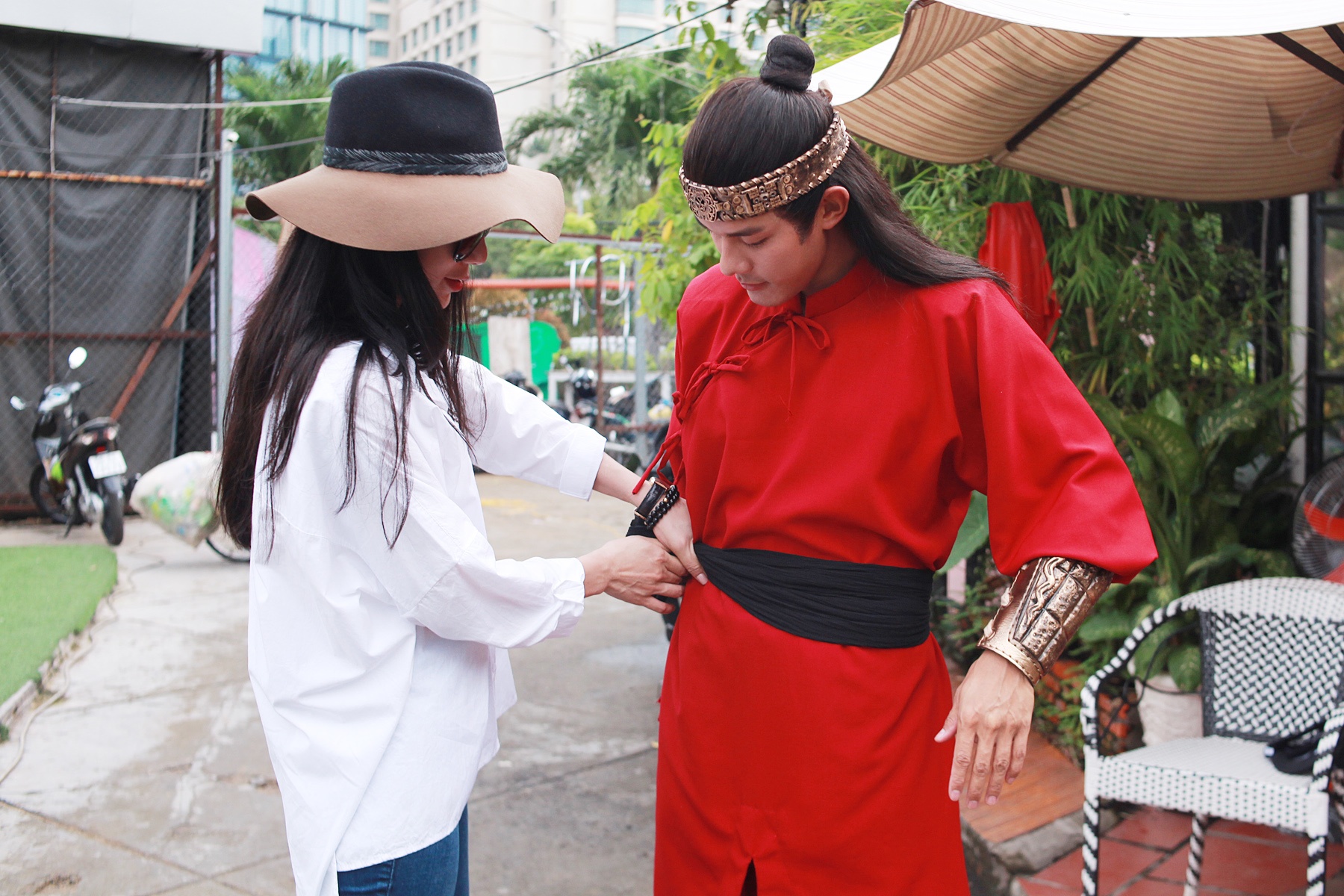 Diep Lam Anh cham soc ban dien anh 2