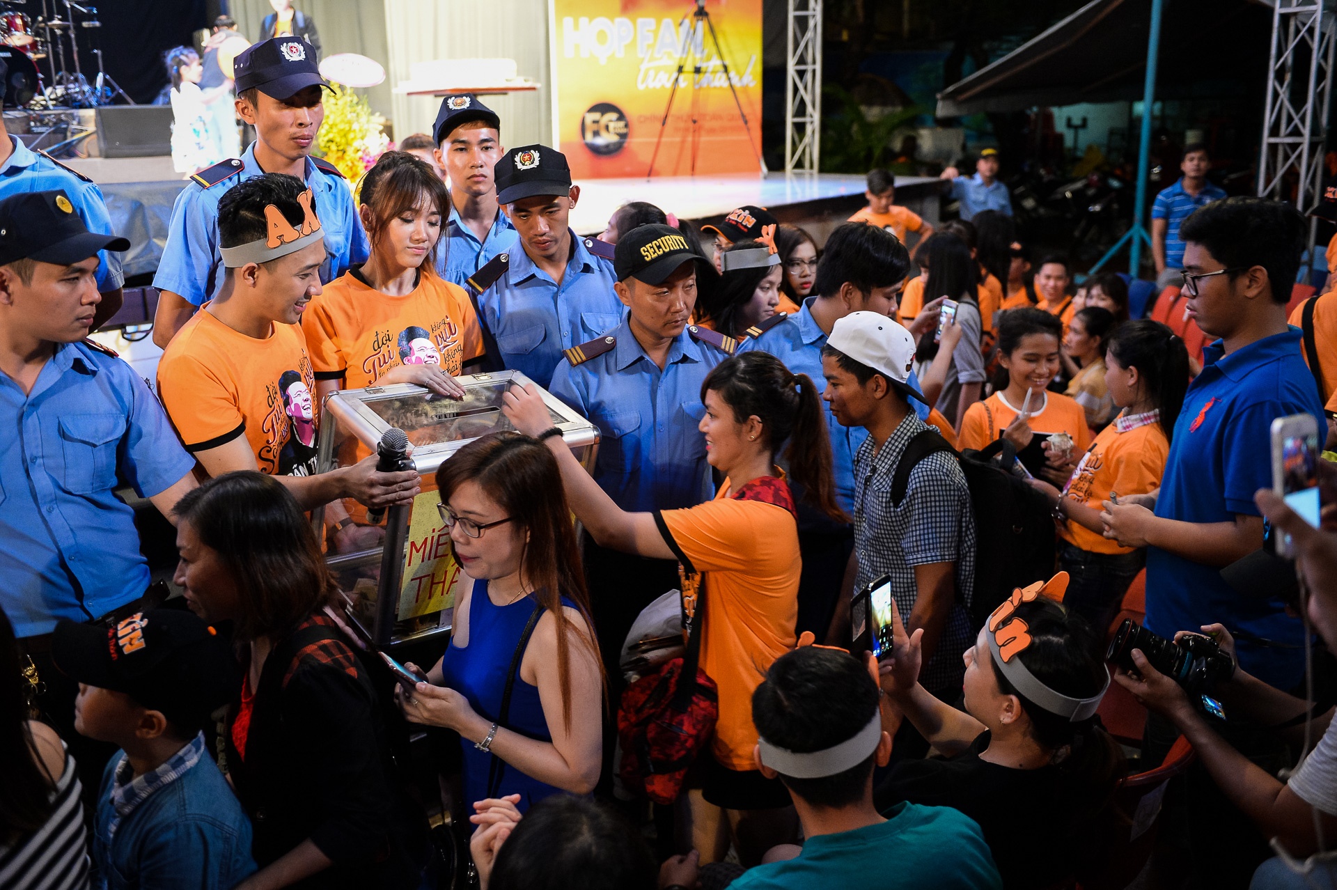 Tran Thanh hon Hari Won anh 11