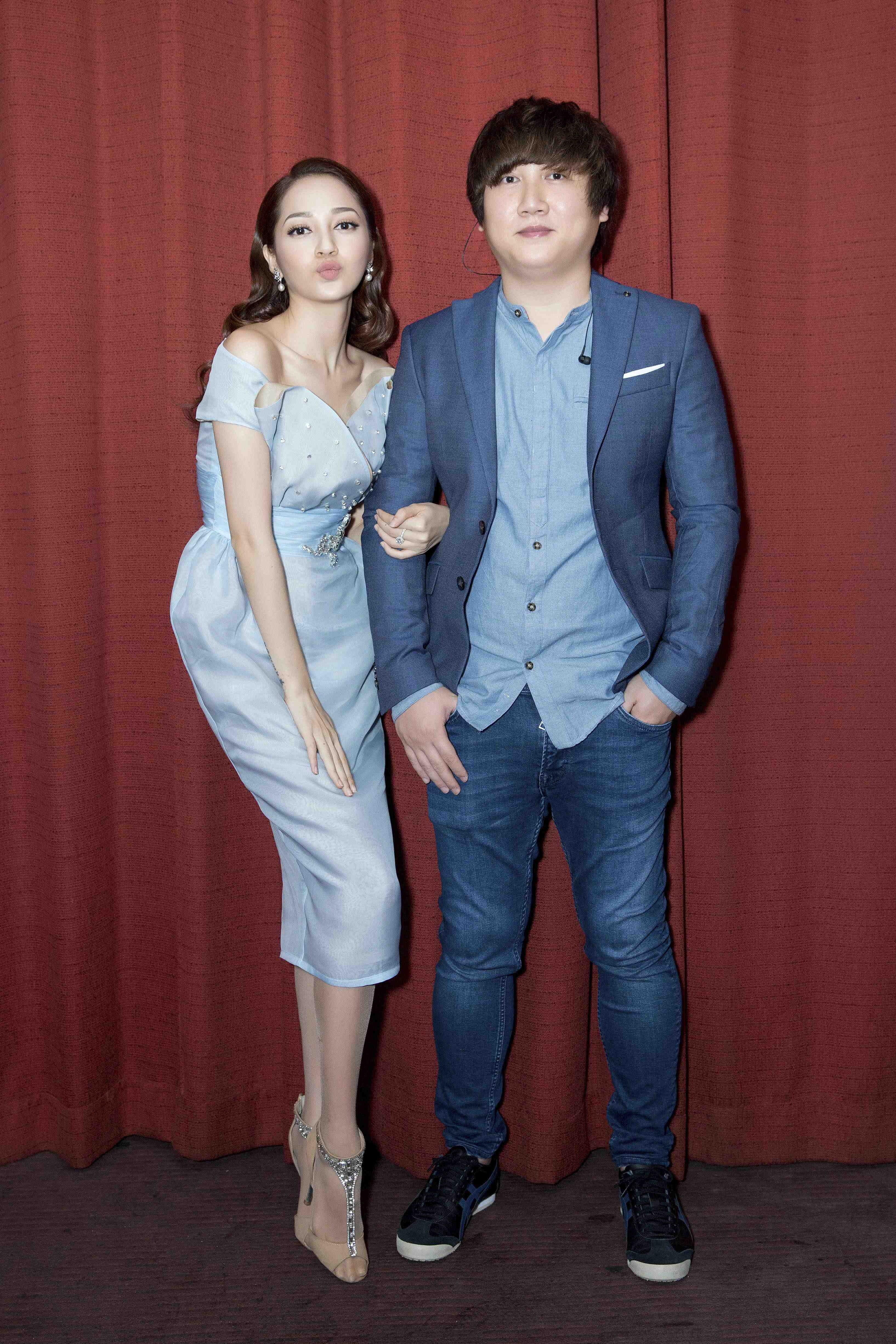 Bao Anh om Mr.Siro trong dem nhac anh 1