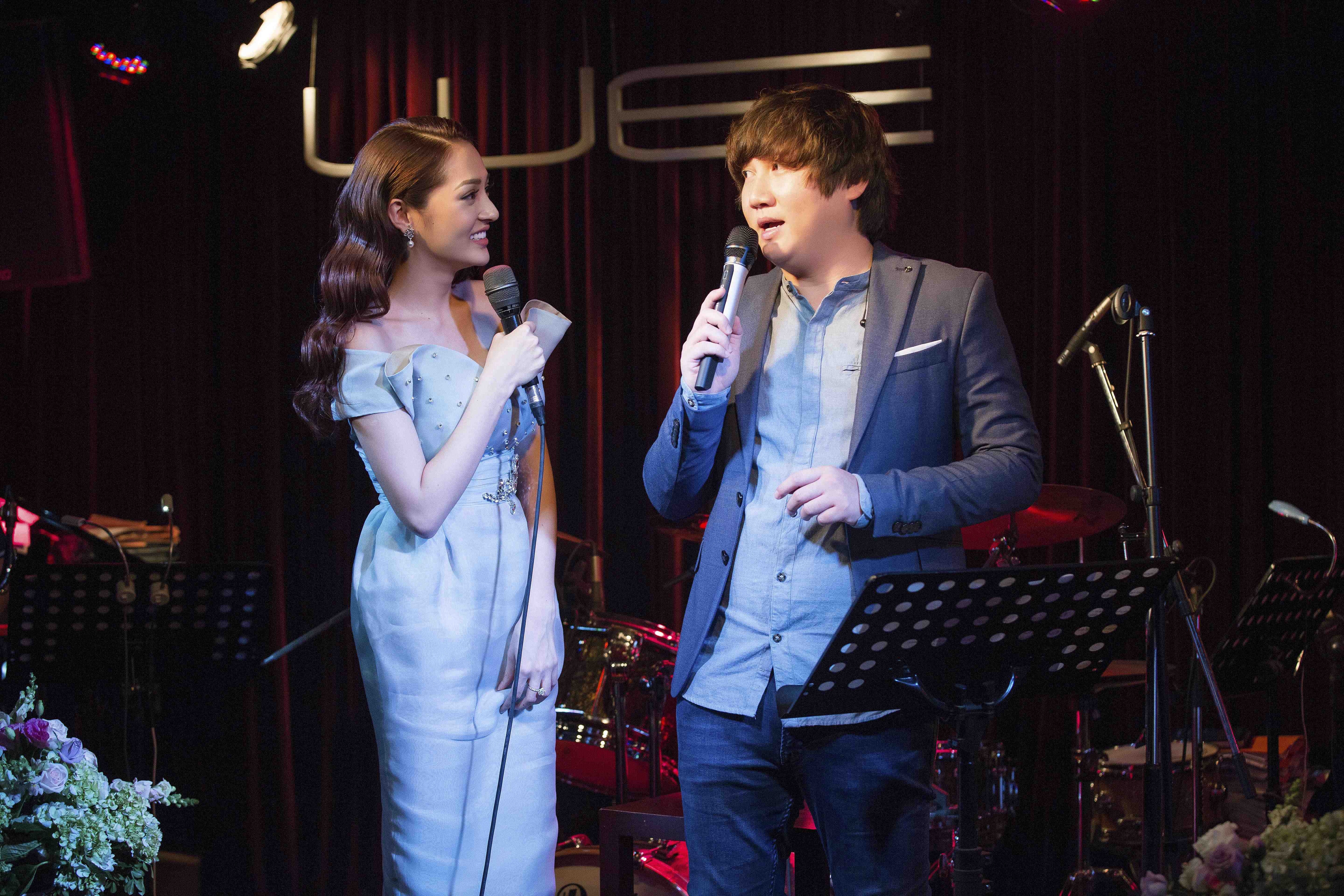 Bao Anh om Mr.Siro trong dem nhac anh 6