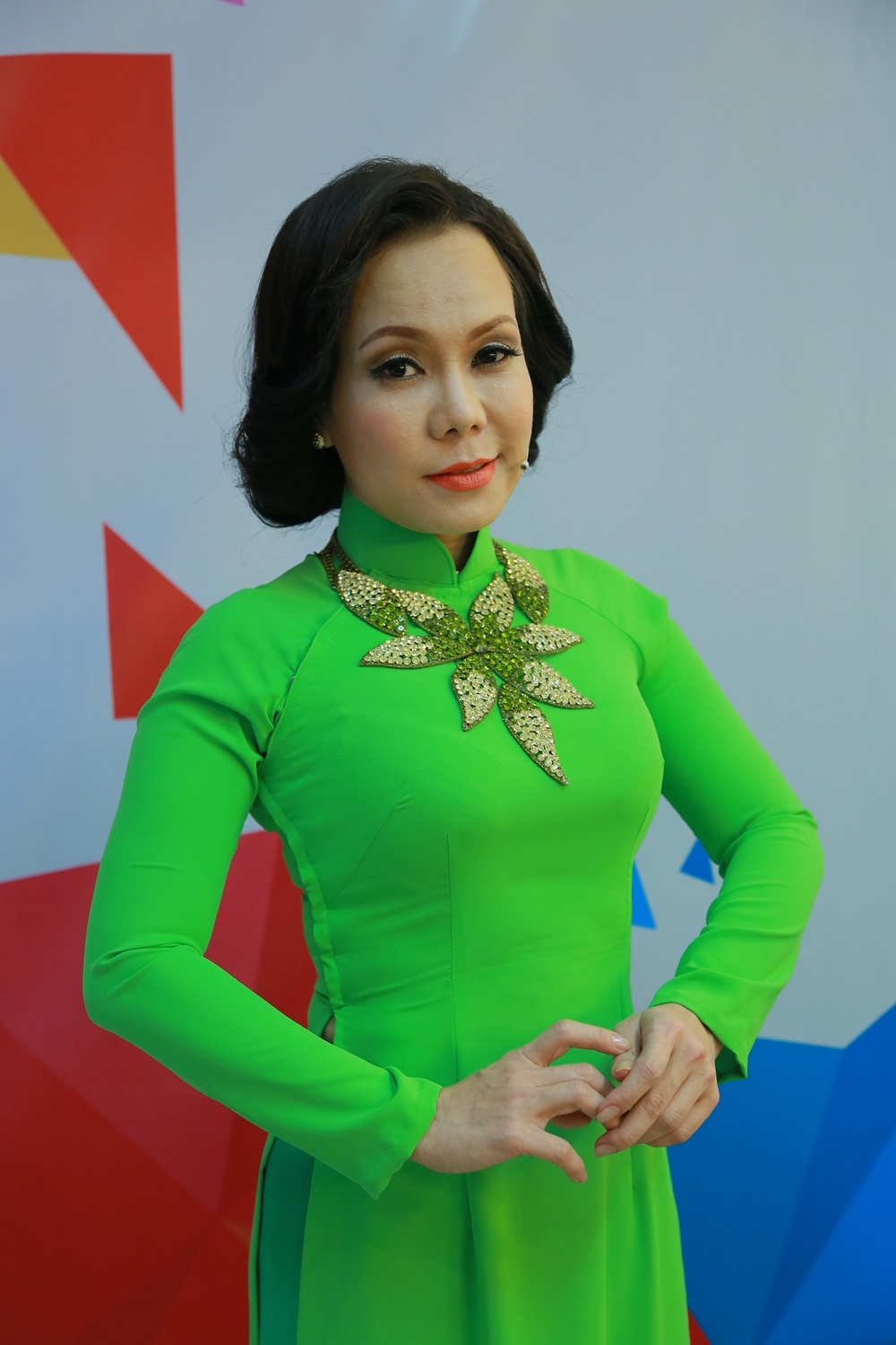 Viet Huong don sinh nhat tren ghe nong anh 1