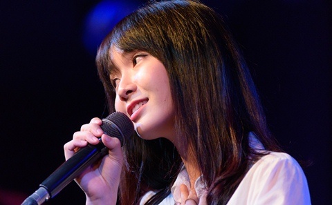 'Hot girl bolero' lan dau hat phong tra hinh anh