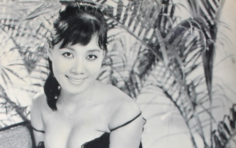 Nhan sac ruc ro cua my nhan Sai Gon danh tieng mot thoi hinh anh