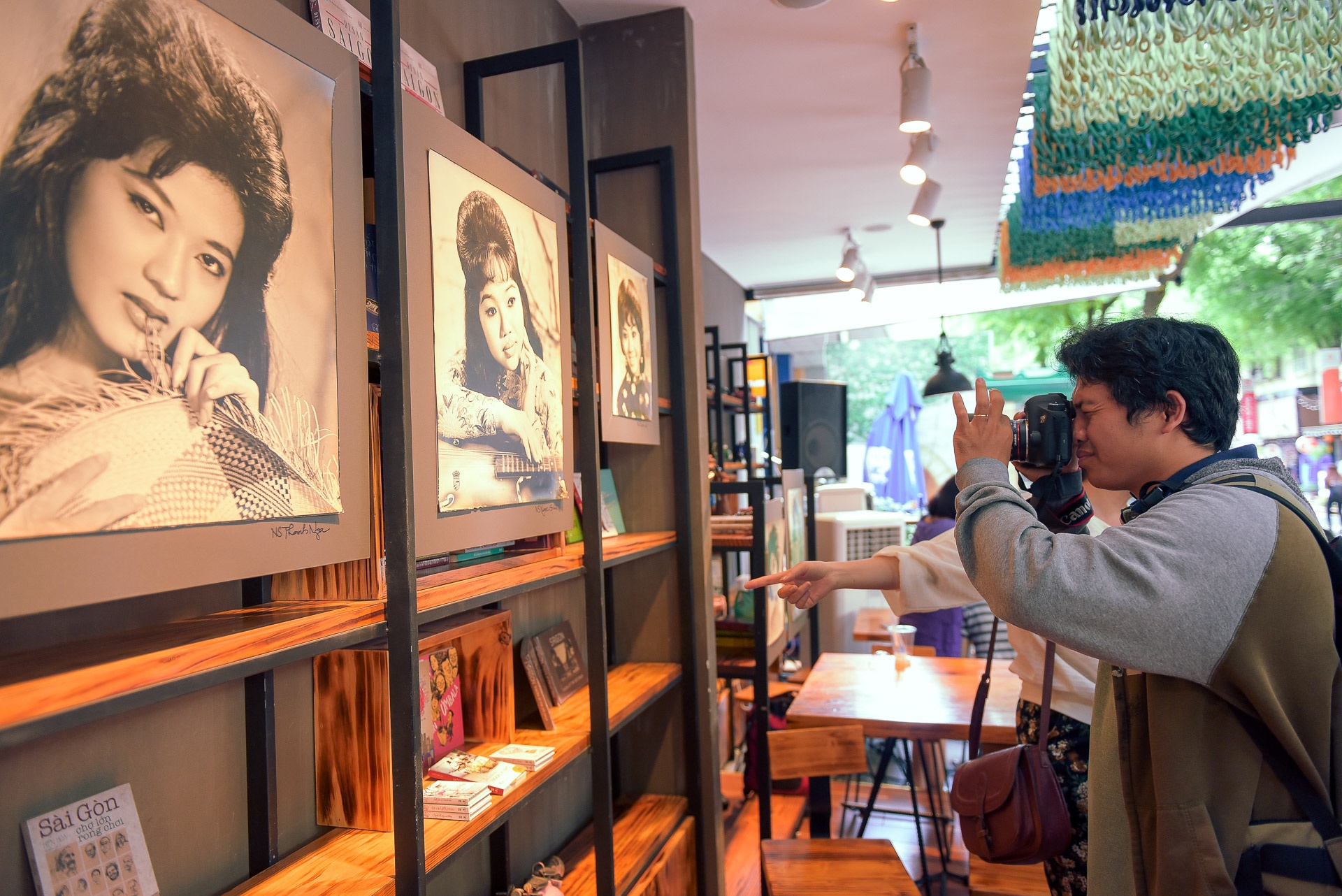 Trien lam my nhan Sai Gon anh 4