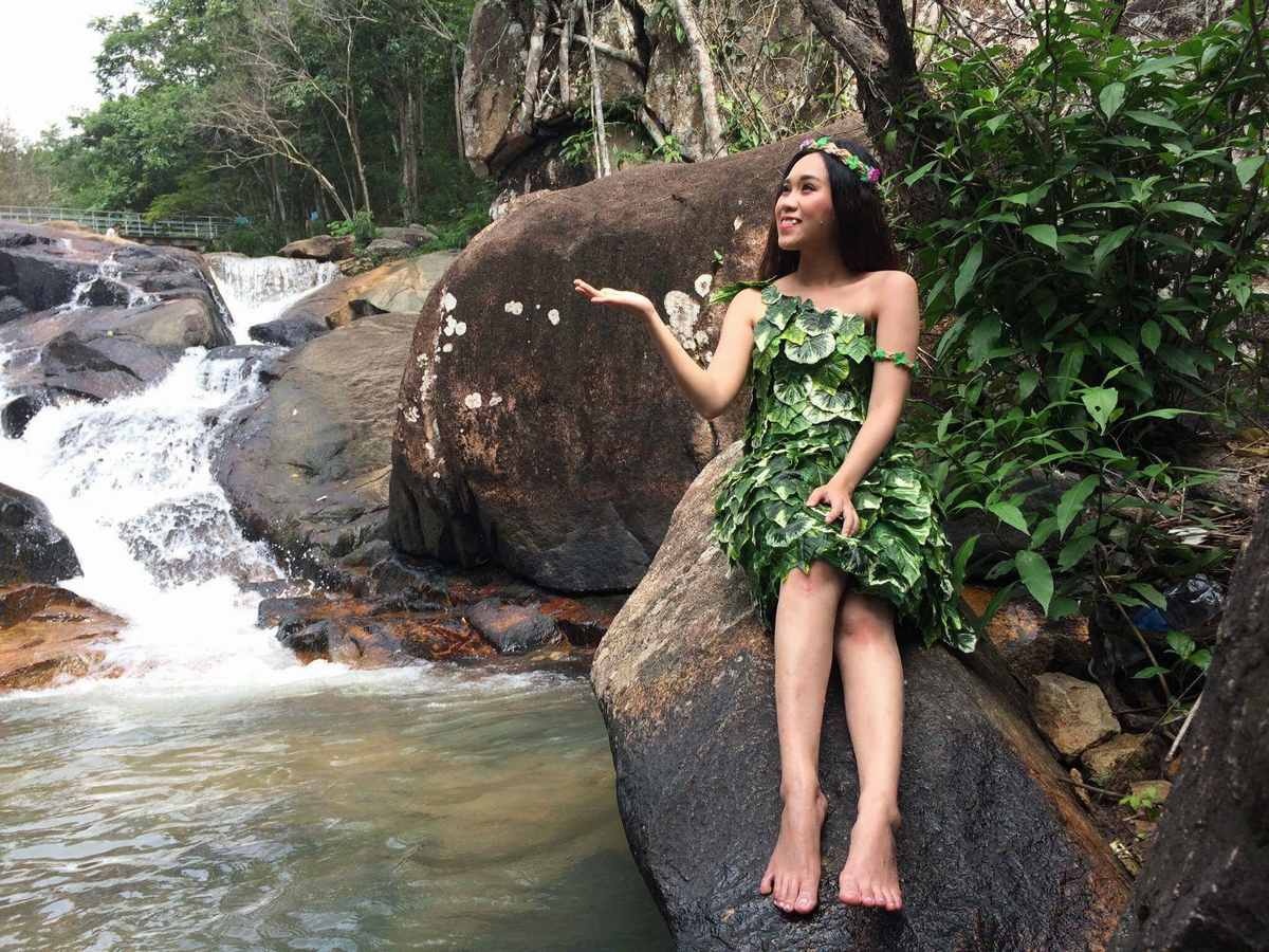 Hong Phuong cover ca khuc Mua rung anh 1