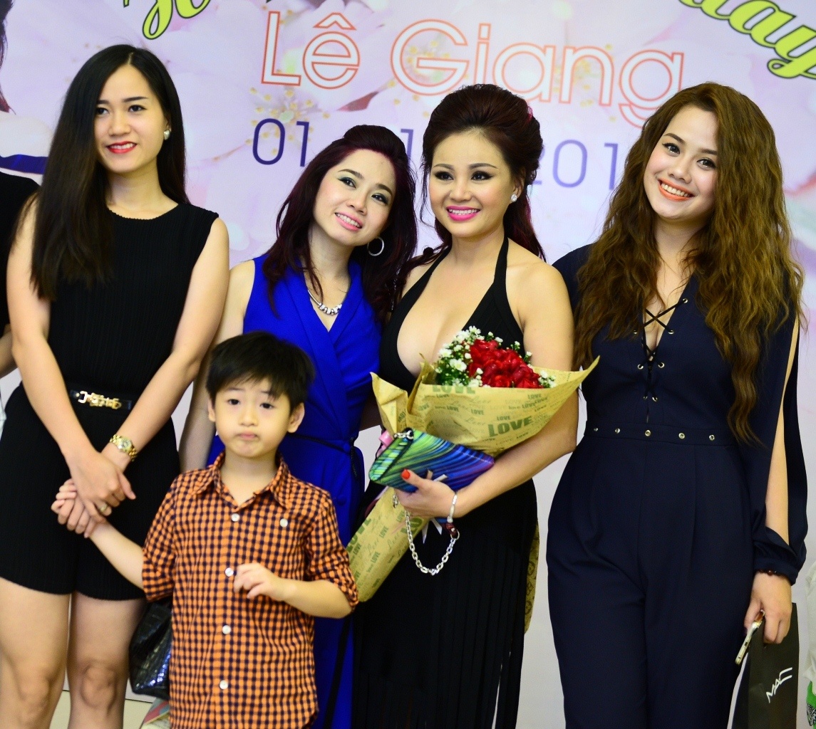 Le Giang goi cam trong tiec sinh nhat anh 5