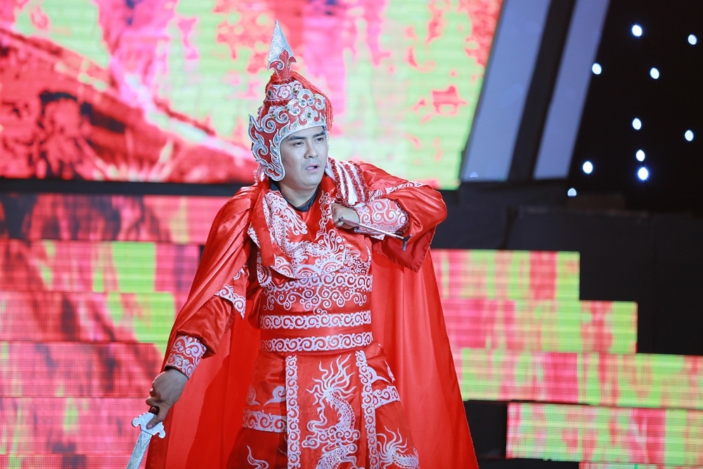 Hung Thuan hat cai luong hay nhu Thanh Sang anh 1