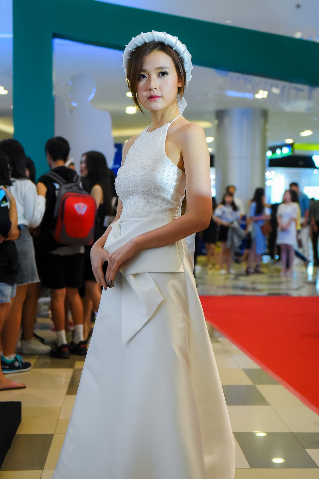 Midu tinh tu ben Harry Lu anh 4