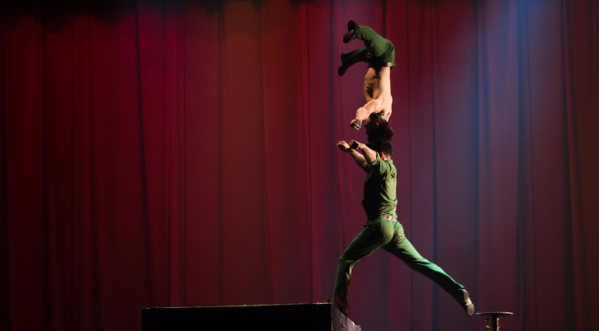 Hinh anh an tuong trong live show kich xiec 2 ty dong hinh anh