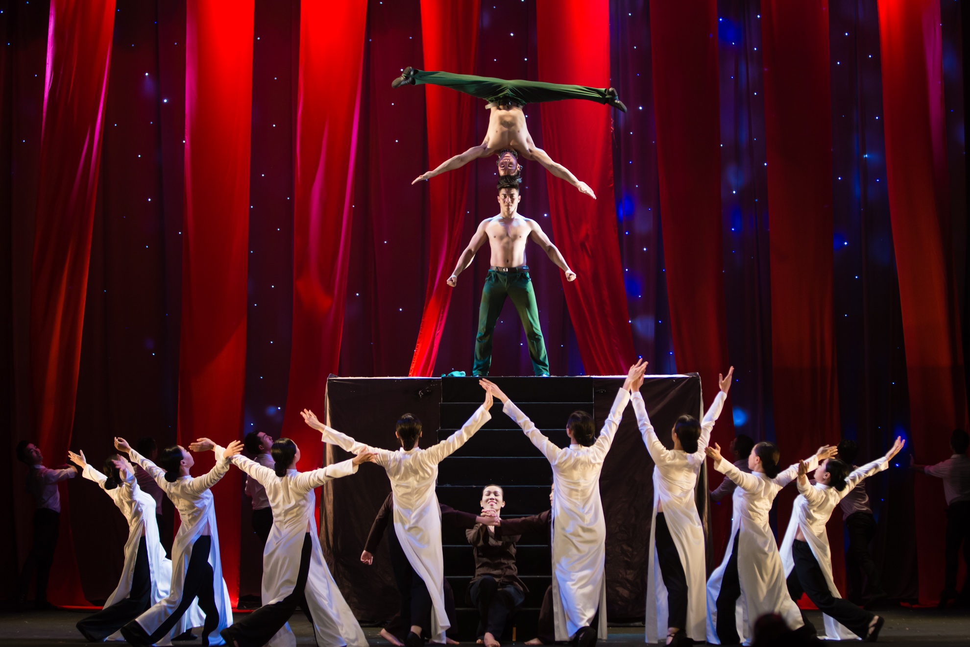 Hinh anh dep trong live show kich xiec 2 ty anh 12