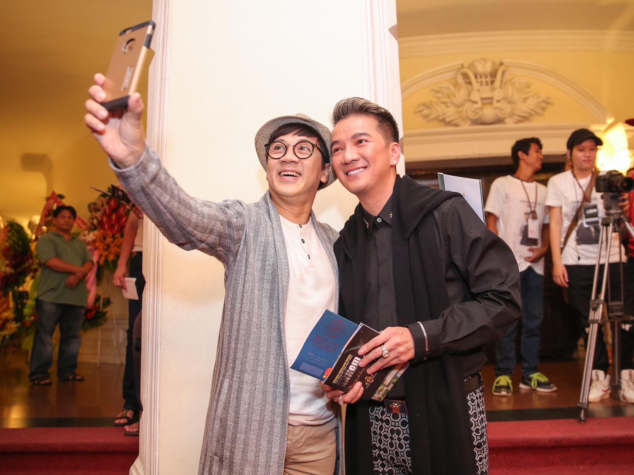 Sao Việt đi xem kịch xiếc ảnh 6 Sao Viet di xem kich xiec anh 6