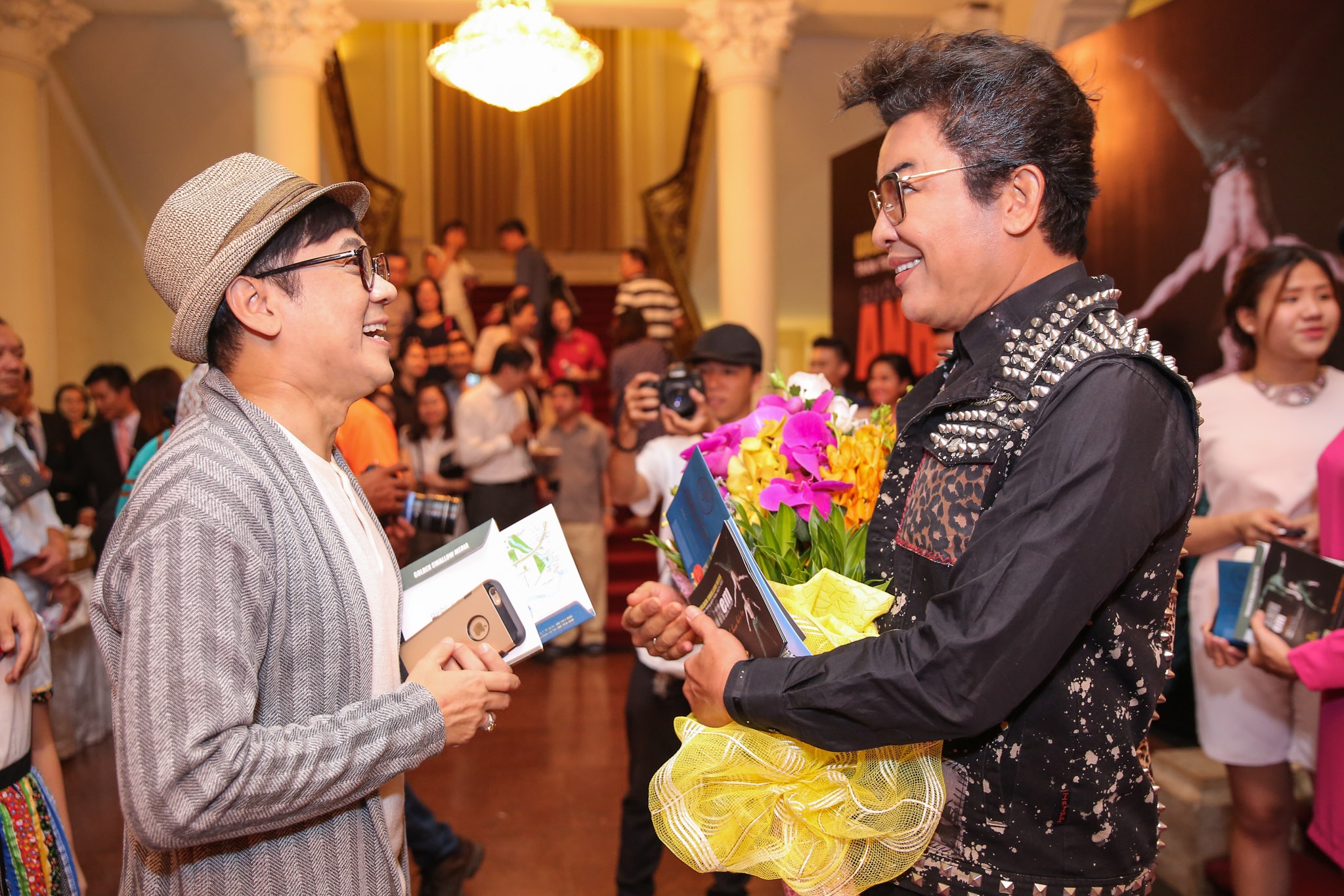 Sao Việt đi xem kịch xiếc ảnh 7 Sao Viet di xem kich xiec anh 7