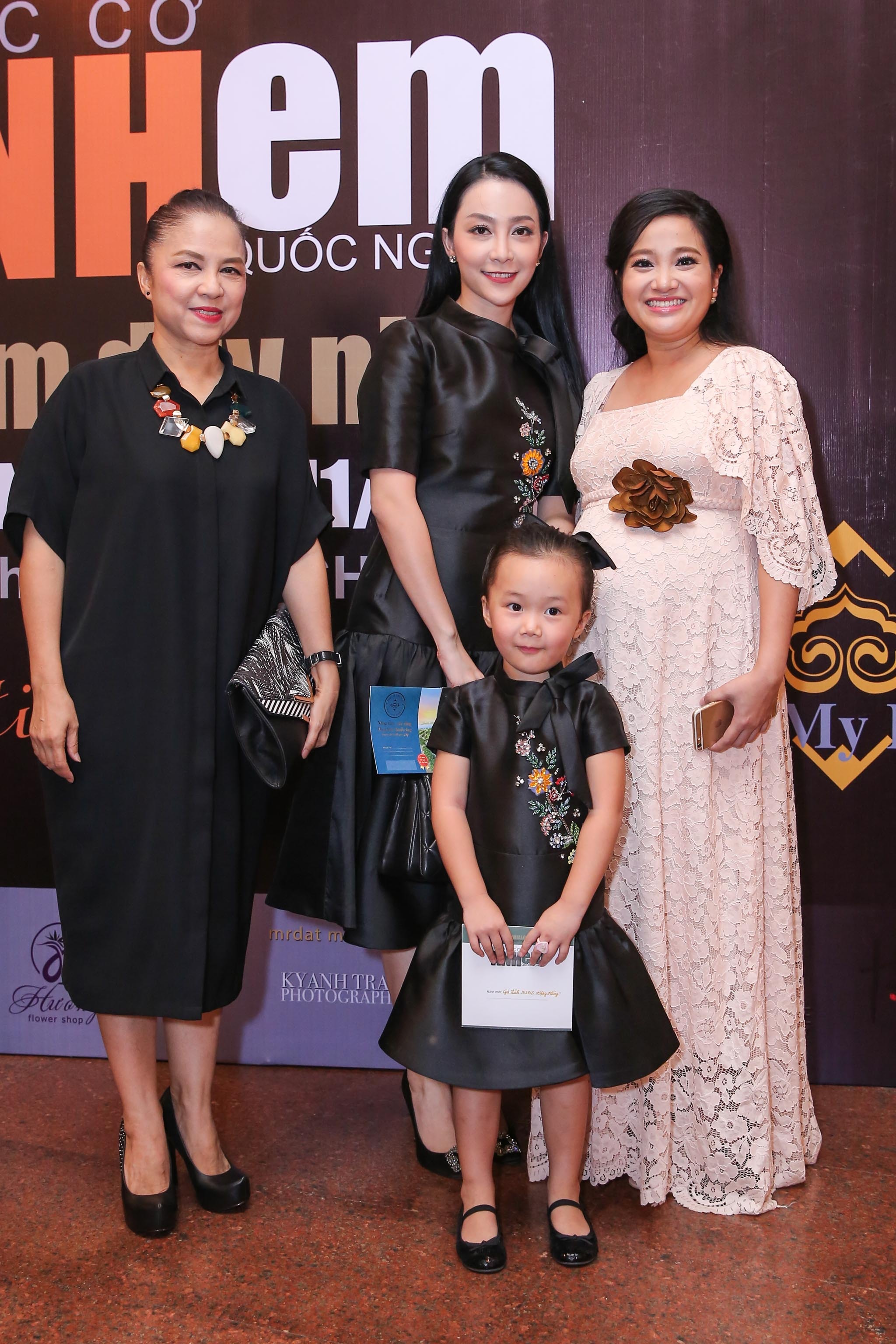 Sao Việt đi xem kịch xiếc ảnh 10 Sao Viet di xem kich xiec anh 10