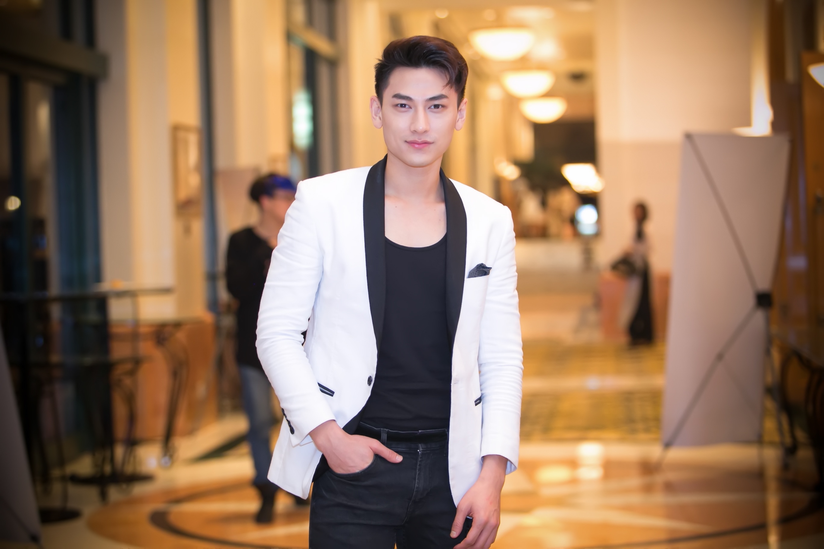 Gái nhảy Minh Thư đi xem phim ảnh 9 Gai nhay Minh Thu di xem phim anh 9