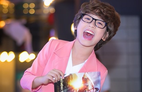 'Soai ca' nhi Gia Khiem tinh nghich trong ngay ra mat phim hinh anh