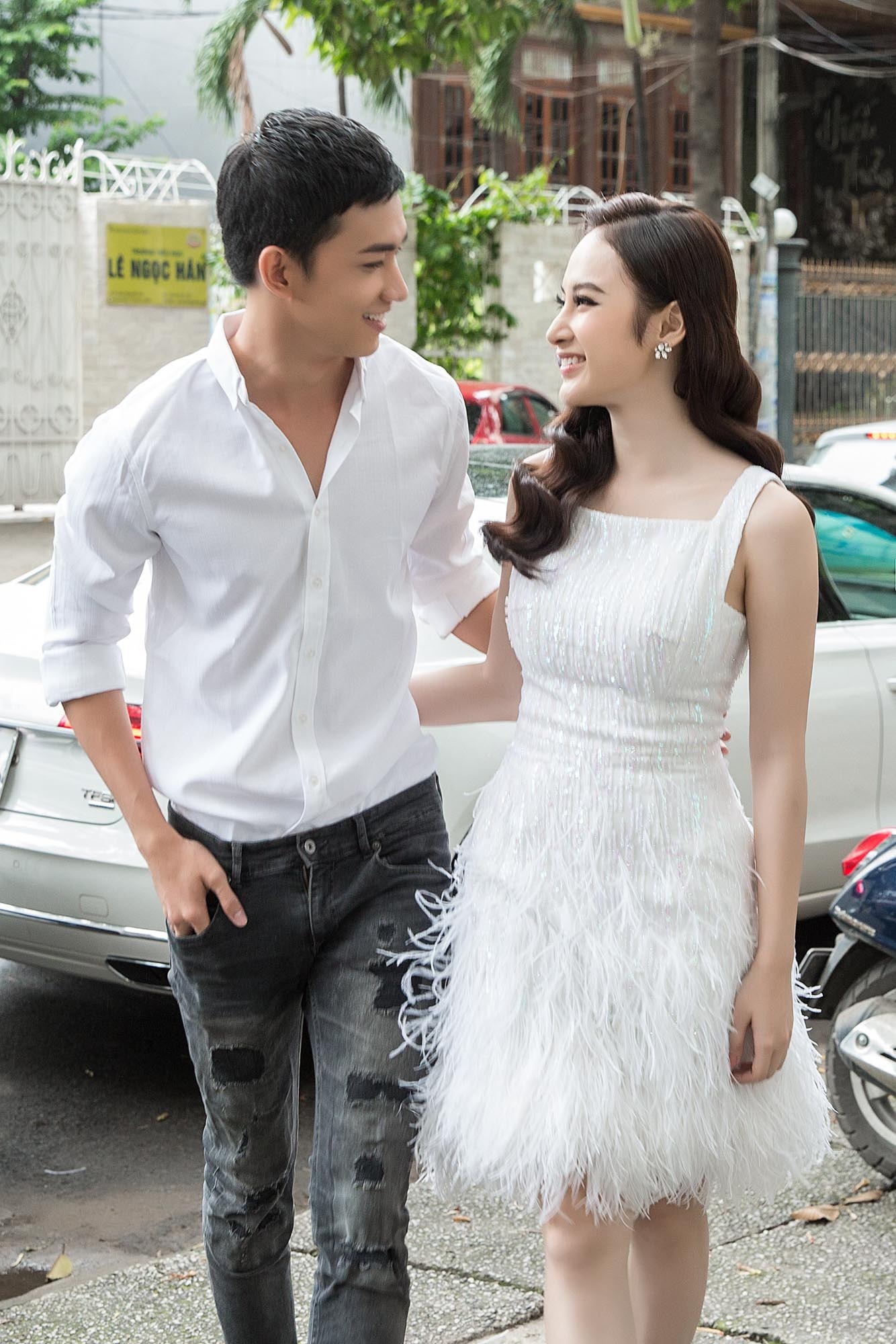 Vo Canh dua Angela Phuong Trinh di su kien anh 2