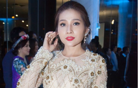 Kha Nhu hoi han vi tung luoi bieng hinh anh