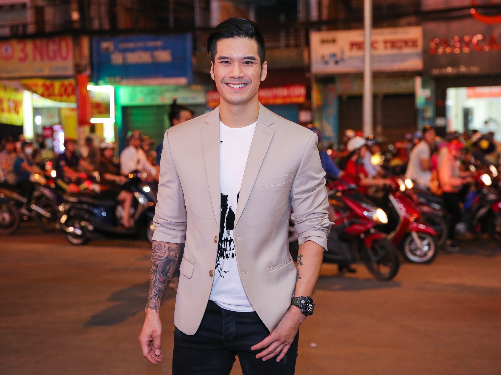 Angela Phuong Trinh dien dam xe sau di ra mat phim anh 7