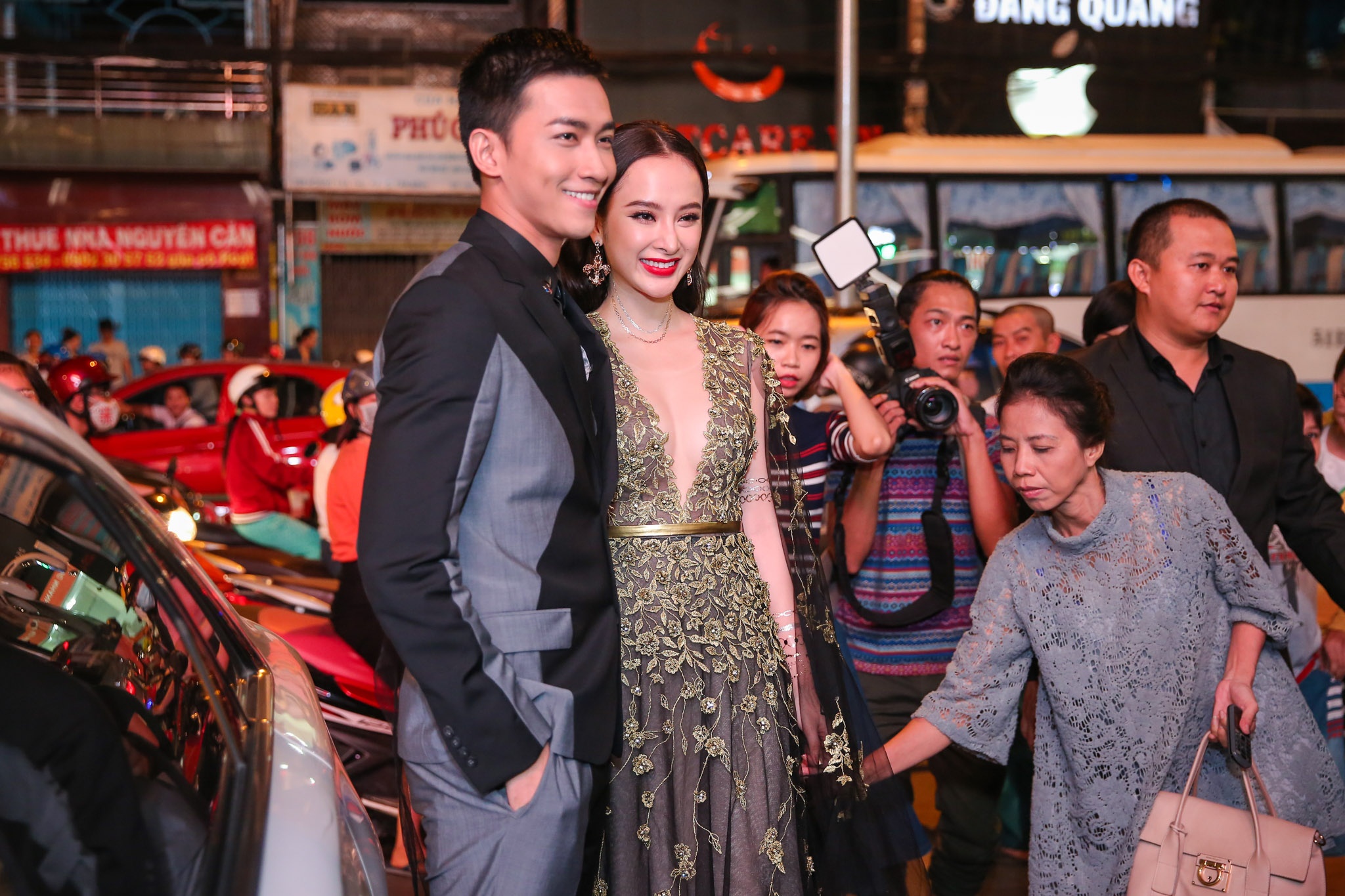 Angela Phuong Trinh dien dam xe sau di ra mat phim anh 1