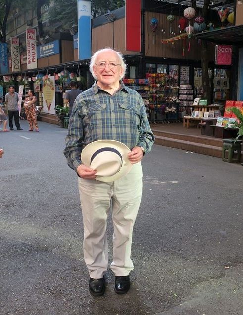 Tong thong Ireland tham quan duong sach TP.HCM anh 1