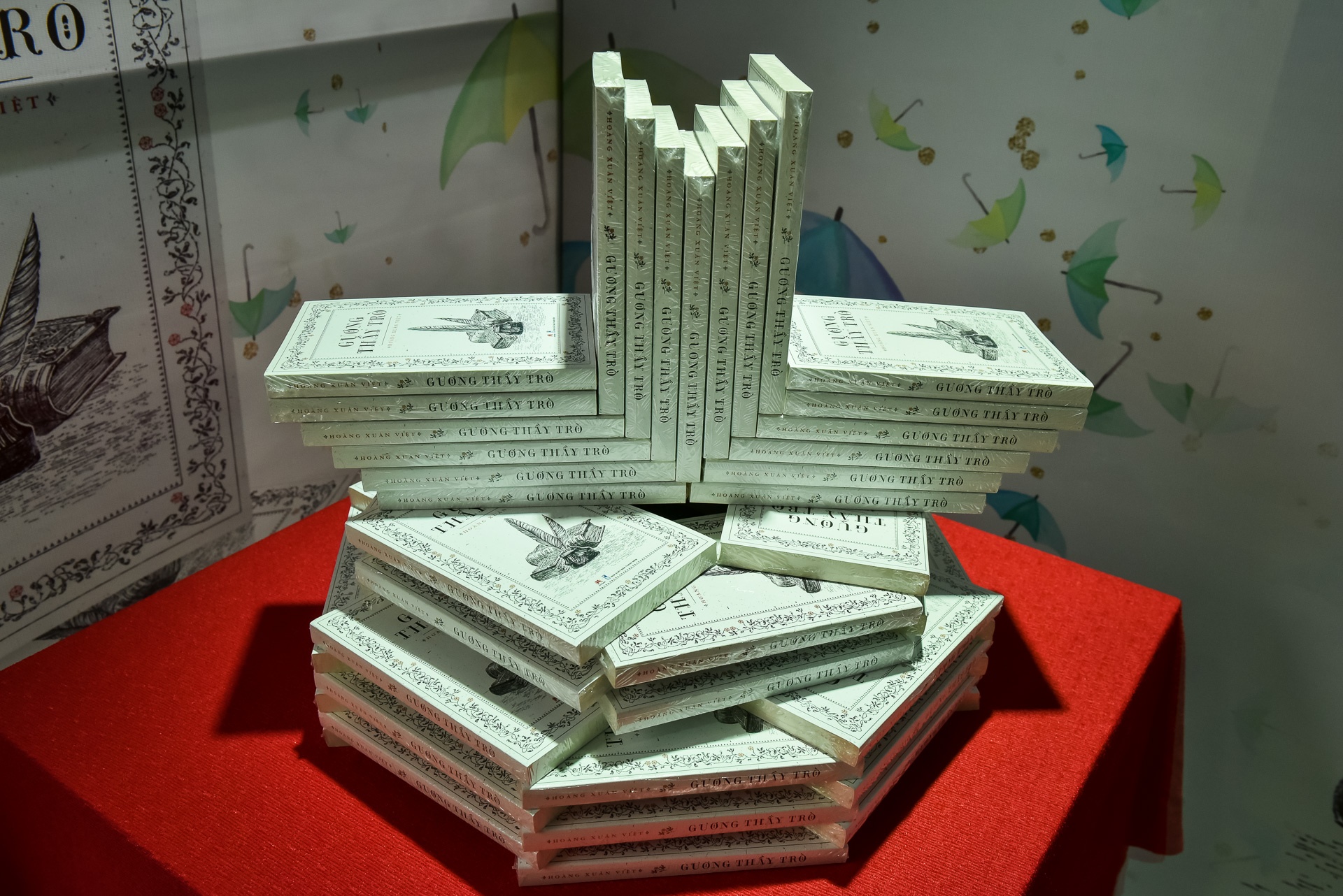 Tai ban sach Guong thay tro anh 2