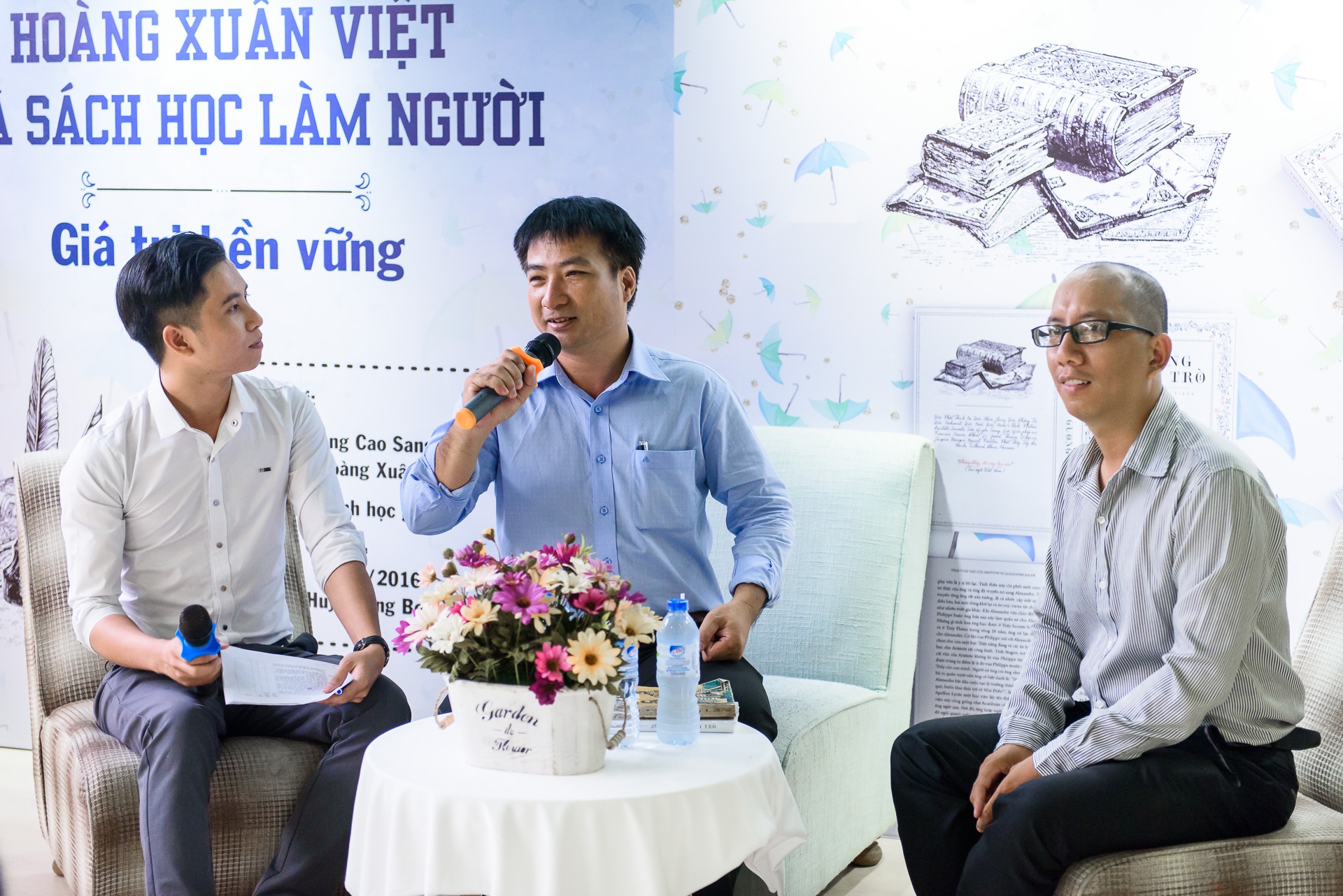 Tai ban sach Guong thay tro anh 1