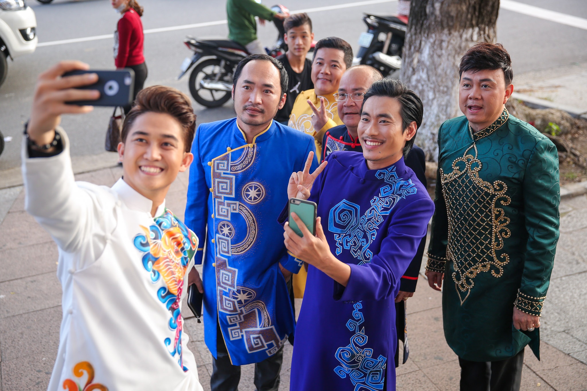 Nhã Phương chăm sóc Trường Giang trong hậu trường ảnh 12 Nha Phuong cham soc Truong Giang trong hau truong anh 12